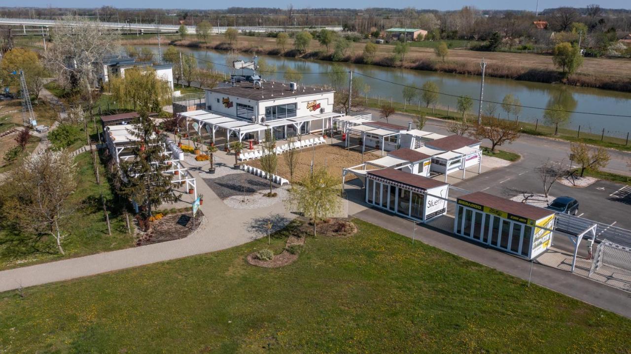 Sun City Vizisport Paradicsom Hódmezővásárhely Buitenkant foto